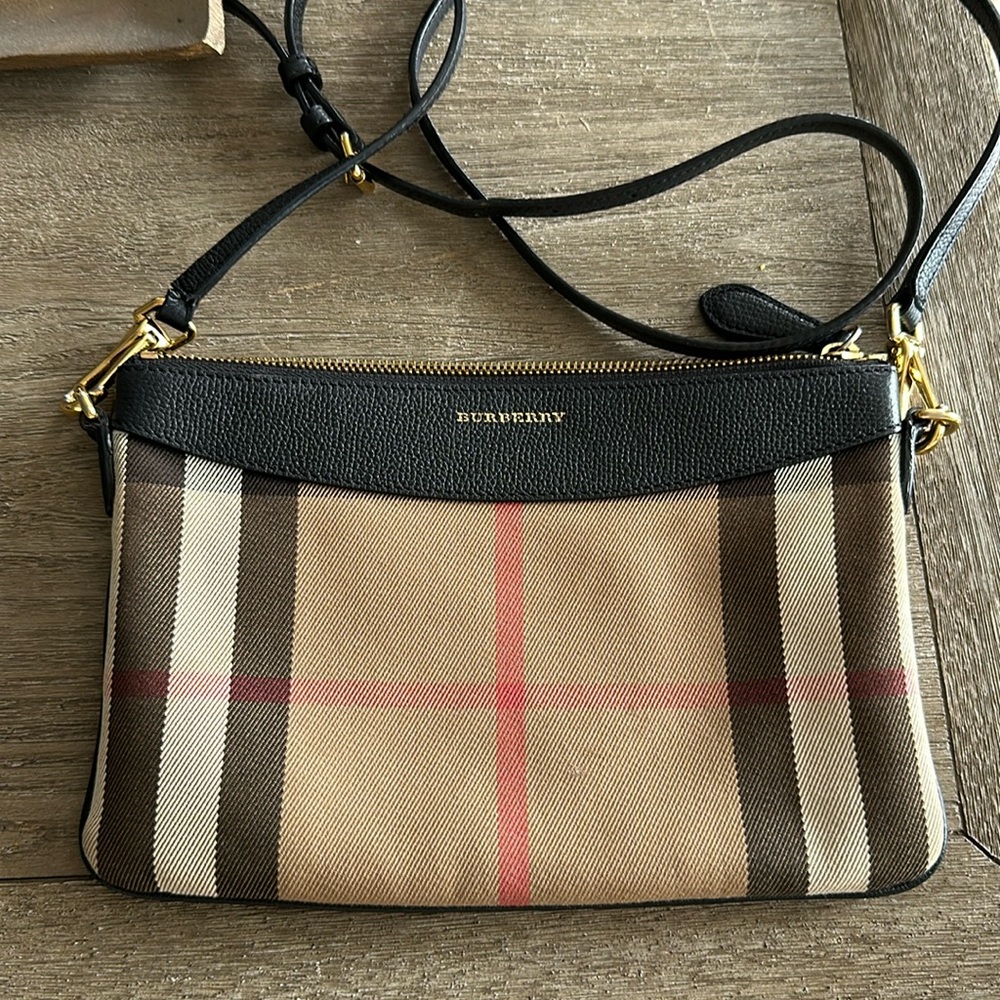 💯 Authentic Burberry Crossbody